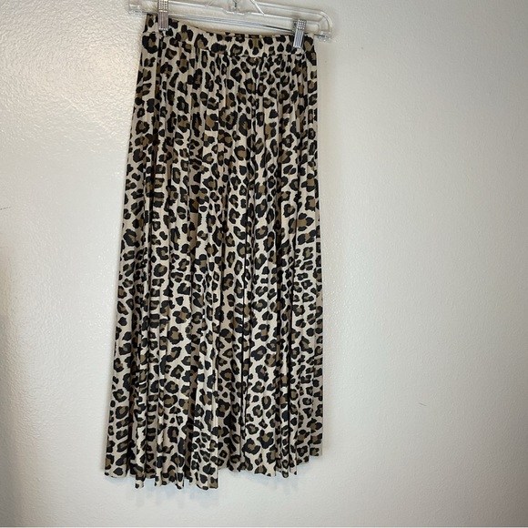 H & M Brown tan and black Leopard print pleated skirt size 0 - Picture 4 of 10